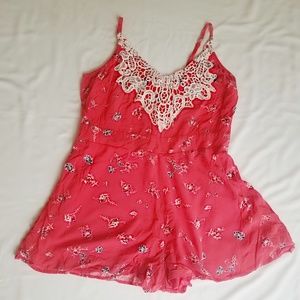Floral Romper with Lace Detail (XXL)